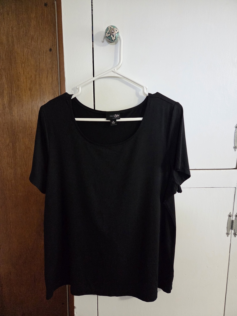 East 5th Black Scoop Neck Short Sleeve Tee